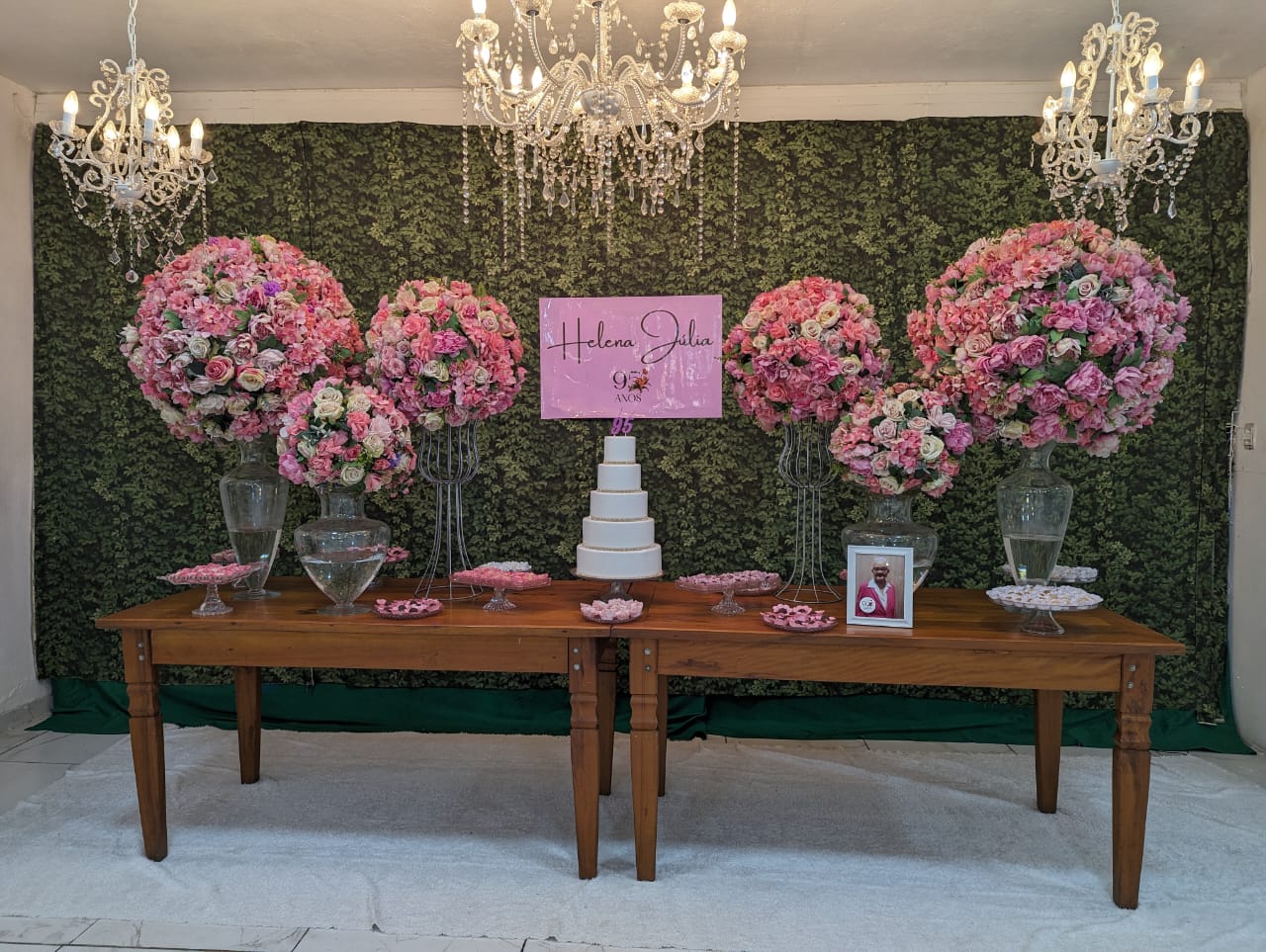 Decoração de festa de aniversário com mesa temática — Bell Buffet, salão de festas em Itaquera