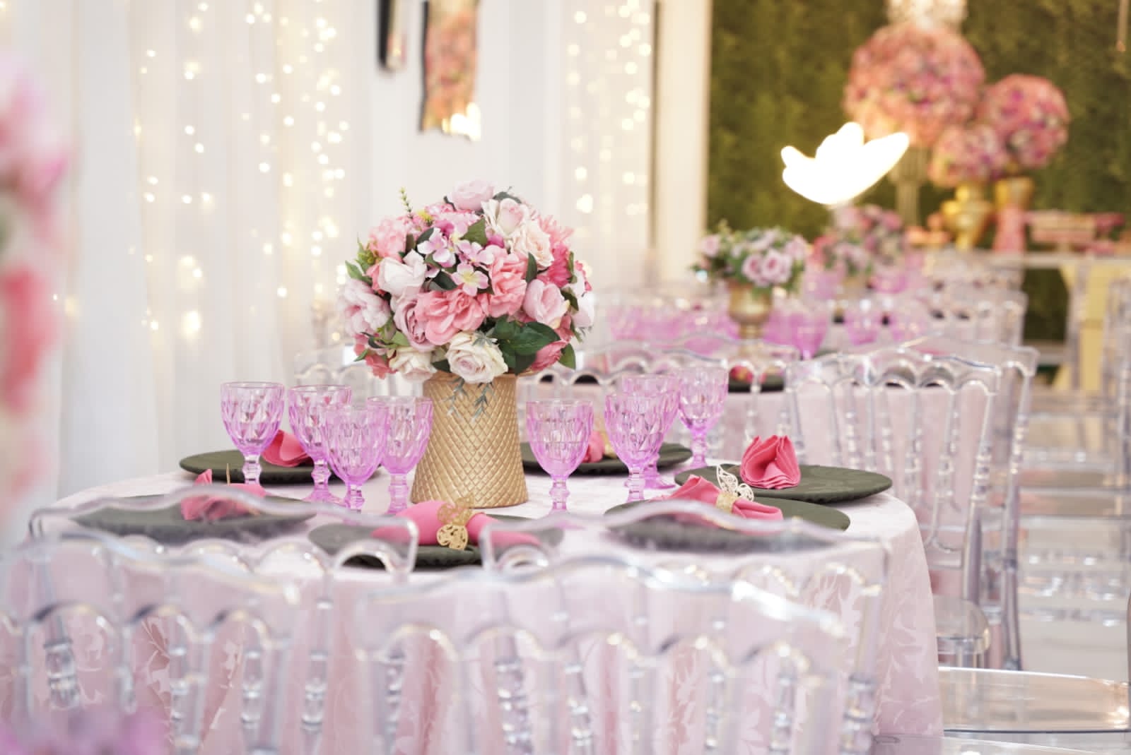 Detalhes da decoração de casamento na Bell Buffet, salão de festas em Itaquera, São Paulo