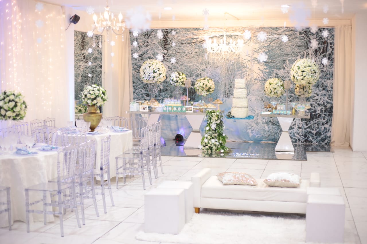 Banquete de casamento com iluminação dourada — Bell Buffet, salão de festas em Itaquera