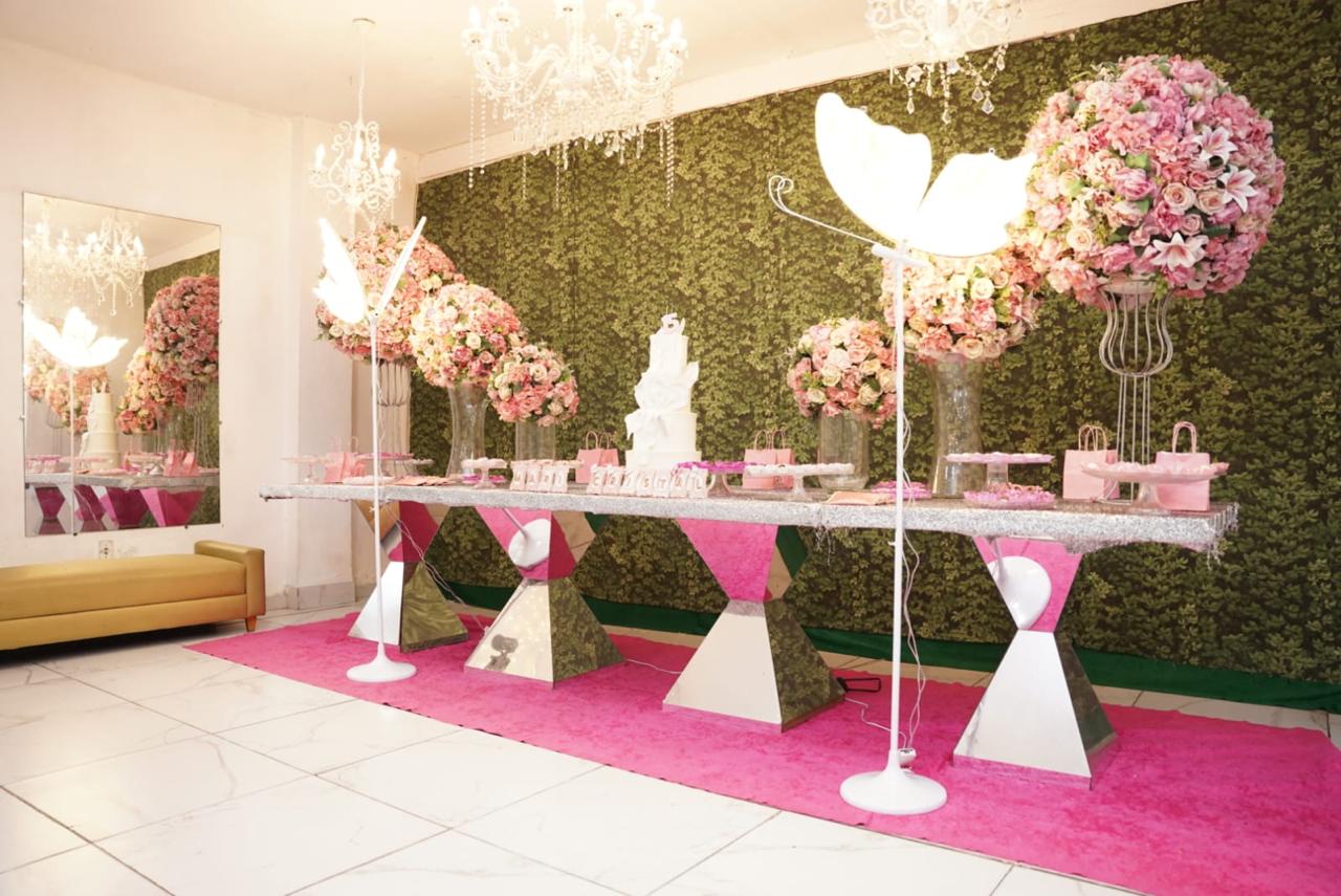 Mesa de doces para festa de debutante na Bell Buffet, casa de festas em Itaquera